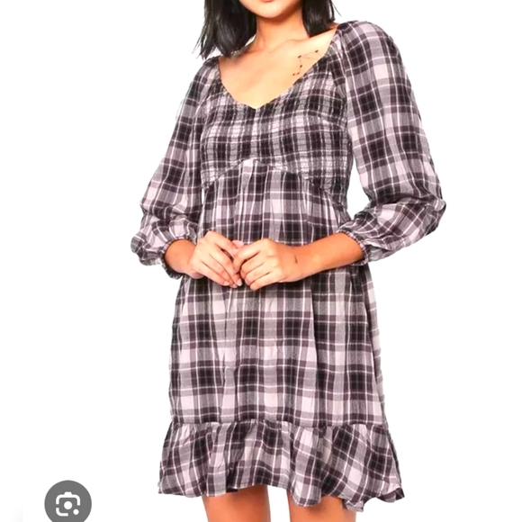 Hollister Dresses & Skirts - Hollister Gray Black Plaid Gingham Mini Dress 3/4 Puff Sleeve Ruffled Size Small